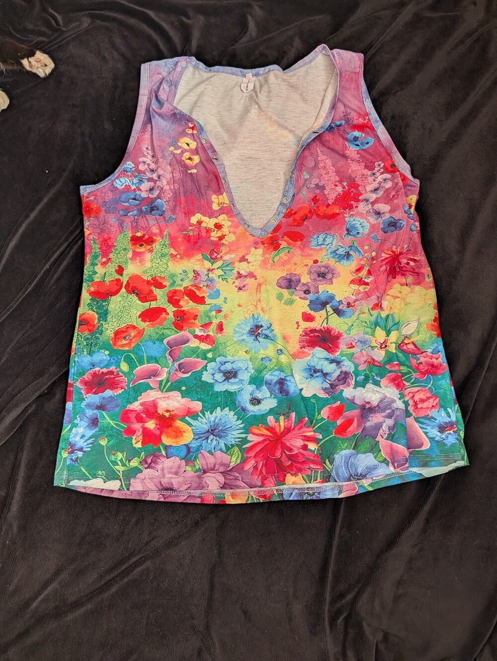 Floral V-Neck Sleeveless Top in Multicolor